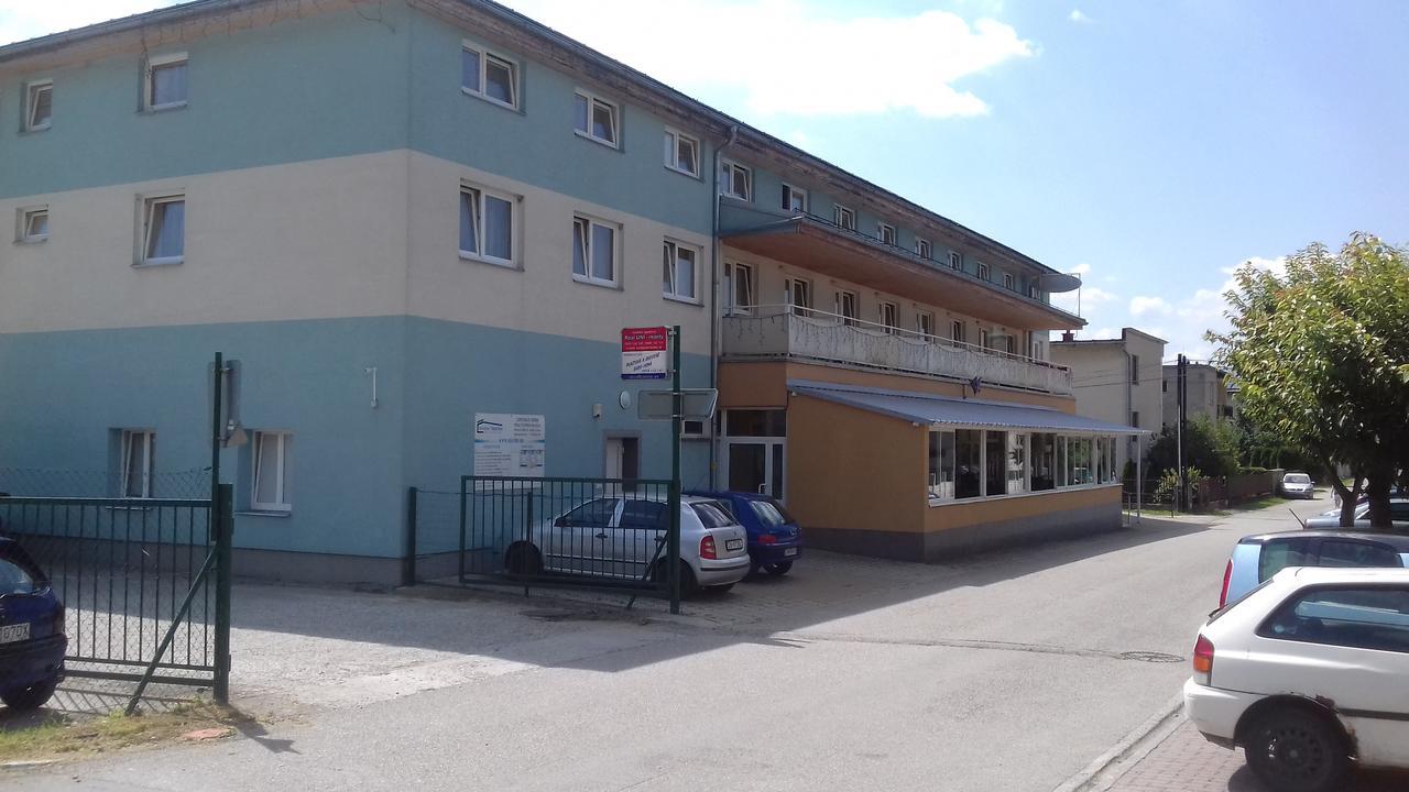 Penzion Anton Teplička nad Váhom Exterior foto