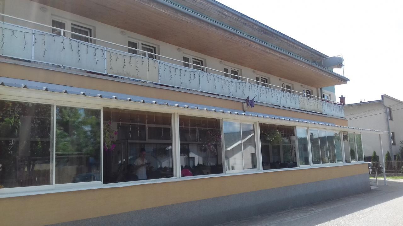 Penzion Anton Teplička nad Váhom Exterior foto