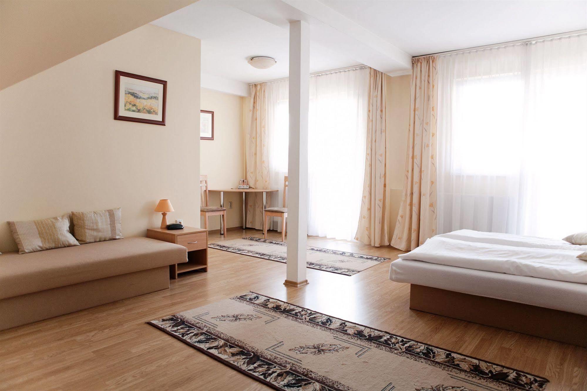 Penzion Anton Teplička nad Váhom Exterior foto
