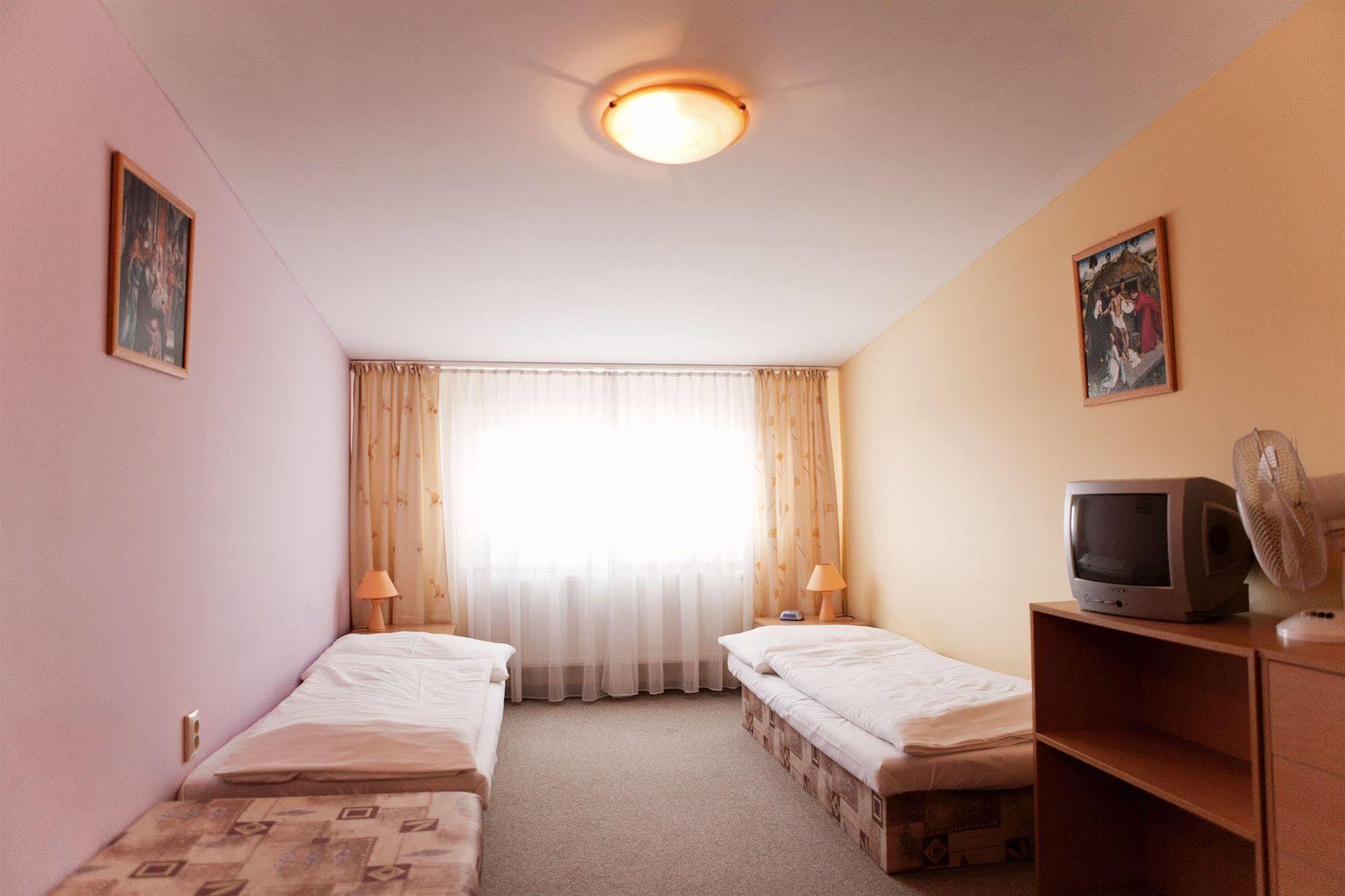 Penzion Anton Teplička nad Váhom Exterior foto