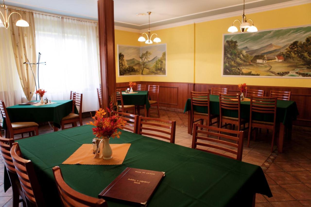 Penzion Anton Teplička nad Váhom Exterior foto